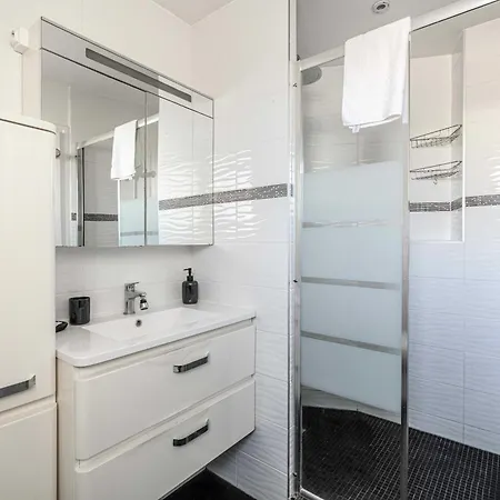 Apartment Charming A C 1br 4p - *